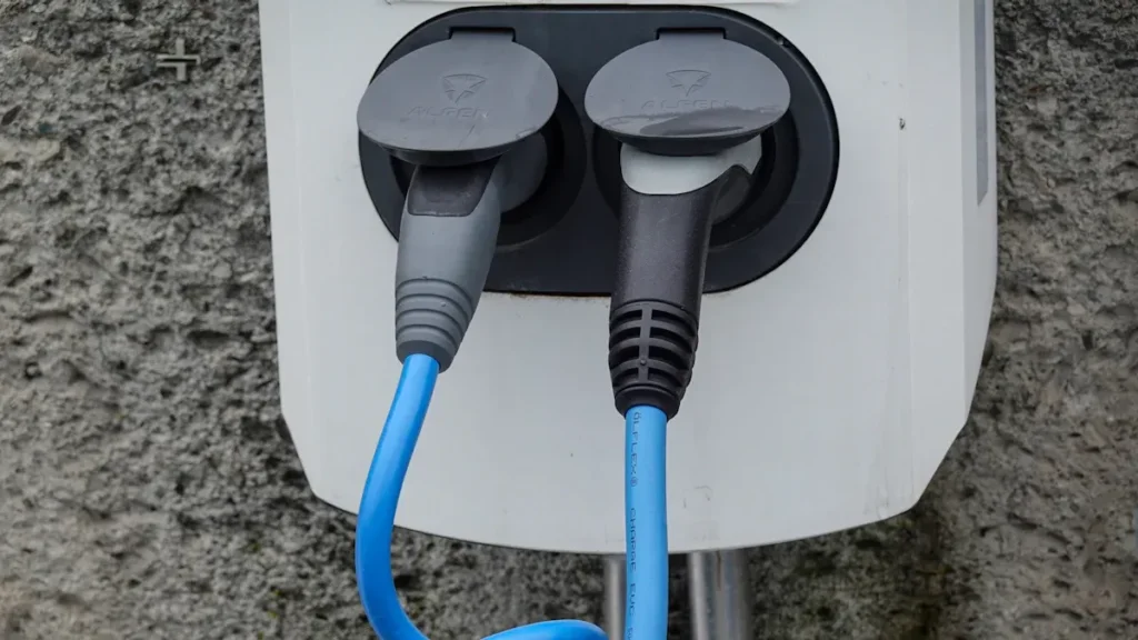 Why Portable EV Chargers Appeal to B2B Projects by Reducing Installation Time and Cost